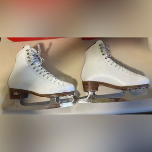 Women’s Reidell Strides Figure Skates Size 5 M